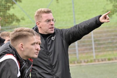 Trainer Silvio Herbst machte am Sonntag die richtigen Ansagen und feierte mit dem ESV Lok Zwickau den fünften Sieg in Folge.