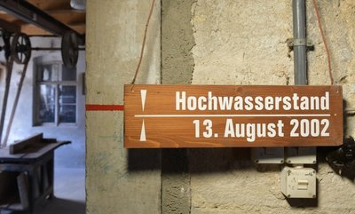Beim Jahrhunderthochwasser am 13. August 2002 stand das Wasser im Transmissionsraum 1,50 Meter hoch. 