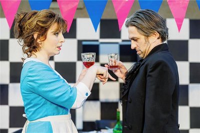 Mal wieder: Claudia Lüftenegger gibt die Wirtin Mirandolina, Daniel Koch ihren Galan.