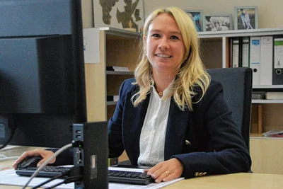 Carolin Kalew-Pößl an ihrem Arbeitsplatz.