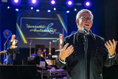 Rektor Klaus-Dieter Barbknecht eröffnete am Abend den Absolventenball im Tivoli.