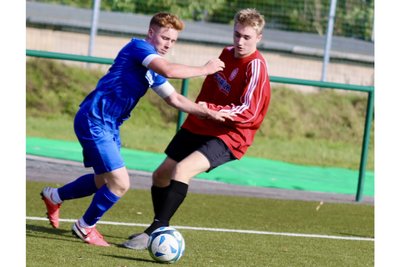 Avancierte zum Matchwinner: Ben Morgenstern (l.), hier in einem früheren Spiel gegen Langenau, erlöste die Barkas-A-Jugend mit einem späten Siegtor zum 4:3 in der Nachspielzeit.