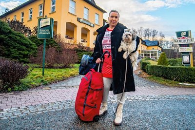 Christiane Erxleben bekommt zu Heiligabend kein Taxi vom Kurhotel Bad Schlema zum Bahnhof. Notfalls hätte sie mit ihrem Hund Ronaldo und dem Gepäck die Strecke laufen müssen. 