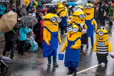Die Minions dürfte es in ihren Kostümen kaum gefroren haben.