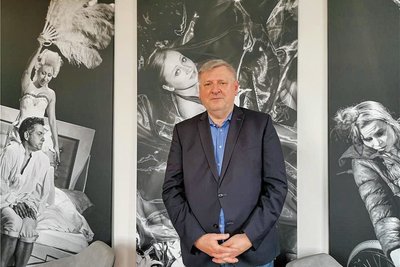 Roland May - ein kritischer Zeitgeist. Er liest viel, zuletzt Dirk Oschmanns „Der Osten: eine westdeutsche Erfindung“. Als Ossi sehe sich May nicht, eher als Plauener.