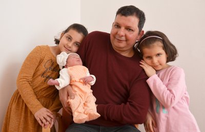 Mahmoud Hassan mit seinen Kindern Seba, Maria und Toleen.