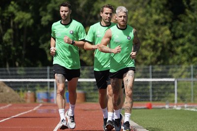 Der Feldstufentest am Nachmittag, hier mit Marvin Stefaniak (rechts), Julian Günther-Schmidt (Mitte) und Ryan Malone (links).