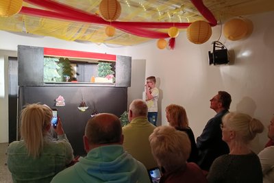 Der Hort „Wichtelhausen“ besitzt jetzt ein Puppentheater.