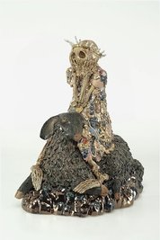 "Schön" geht anders, aber "schön" ist auch nicht der alleinige Maßstab - weder in der Kunst noch im Leben: "Skelett auf einem schwarzen Schaf" heißt dieses Werk von Carolein Smit. 