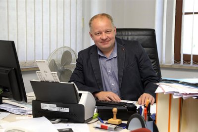Bürgermeister Uwe Redlich (parteilos) will der Gemeinde die Option für den Rad- und Fußweg offen halten.