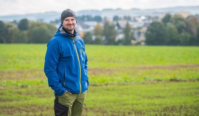 Sven Kümmeritz ist der neue Wanderwegewart von Neukirchen. Für das Ehrenamt hatten sich insgesamt fünf Interessenten beworben. Die Wahl fiel letztlich auf den Polizeibeamten.