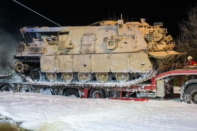 Ein mit einem Panzer der US-Armee beladener Tieflader brannte auf dem Rastplatz Rossauer Wald.