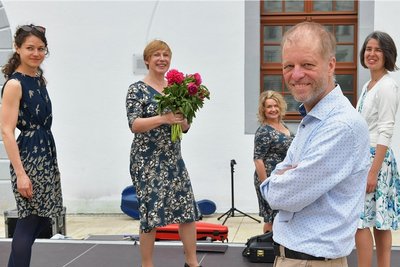 Generalmusikdirektor Jörg Pitschmann - hier nach einem Konzert mit Musikern der Mittelsächsischen Philharmonie im vorigen Sommer auf dem Freiberger Obermarkt - verlässt das Freiberger Theater.