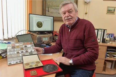 Udo Becker sammelt als Münzfreund auch Medaillen von Friedrich Wilhelm Hörnlein, freischaffender Künstler, der auch als Medailleur in Muldenhütten arbeitete 