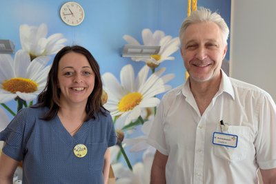 Sind Teil des Team des Kreißsaals: Hebamme Ellen Lange (l.) und Wladimir Schwabauer, Facharzt für Frauenheilkunde und Geburtshilfe.