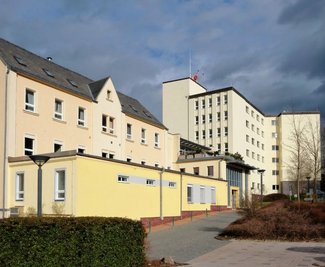 Selbst der Himmel trägt Trauer: Am heutigen Freitag stellt die insolvente Paracelsus-Klinik Reichenbach ihren Betrieb ein. Alle Rettungsversuche für das einstige Kreiskrankenhaus sind gescheitert. 