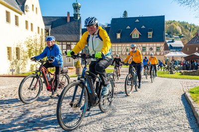 Rund 40 Radfahrer folgten der Einladung zum Anradeln auf dem Kammweg.