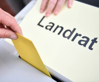 Die Kandidaten für den zweiten Wahlgang im Erzgebirgskreis, in Mittelsachsen, im Vogtlandkreis und im Landkreis Zwickau stehen fest.