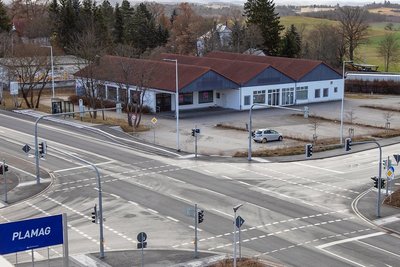 Der Fahrradhändler Little John Bikes will in das leerstehende Gebäude eines früheren Aldi-Marktes an der Pausaer Straße einziehen. 