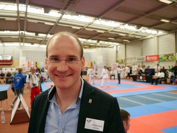 Der Sportdirektor des Deutschen Karate Verbandes (DKV) Christian Grüner lobt nicht nur die guten Bedingungen für die Karatesportler in Chemnitz, die an der Deutschen Meisterschaft teilnahmen, sondern auch die Organisation der Ausrichtervereine aus dem Erzgebirge.