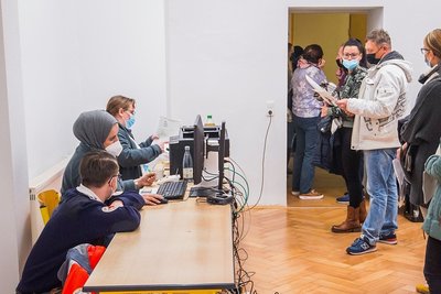 In der Evangelischen Grundschule Schneeberg nutzen rund 260 Menschen am Sonntag das Angebot zur Impfung. 
