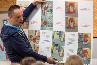 Wie aus großen Bögen am Ende ein Bilderbuch entsteht.