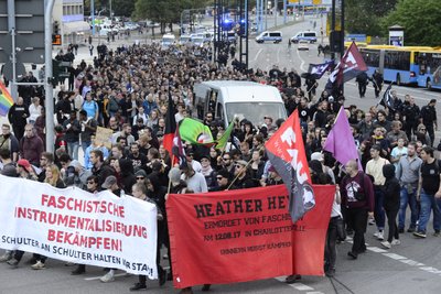 Die Demo von Chemnitz Nazifrei auf dem Weg in Richtung Dresdner Platz.