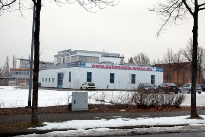 Der Geschäftsführer des Autohaus Weise an der an der F.-O.- Schimmel-Strasse muss sich seit Mittwoch vor Gericht verantworten. Ihm wird unter anderem Betrug vorgeworfen. 