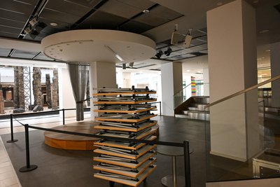 Die Veranstaltungsfläche im Foyer ist nicht der lebendige Treffpunkt, die sie sein sollte.