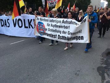 Unterstützer aus Ostthüringen bei der Demo von Pro Chemnitz.