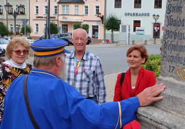 Katja Kipping beim Stadtrundgang in Zwönitz. Kurz darauf hat die Co-Vorsitzende der Partei Die Linke bekanntgegeben, dass sie beim nächsten Bundesparteitag nicht wieder als Parteivorsitzende kandidieren wird.