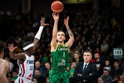 Niners-Spieler Arnas Velicka im Dress der litauischen Nationalmannschaft. Am Freitag verlor er gegen Vizeeuropameister Frankreich.