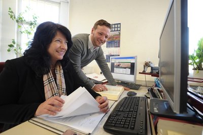 Je komplizierter die Karriere, desto größer die Herausforderung: Steuerberaterin Silke Lachmann und der angehende Steuerfachangestellte Michael Langer haben in der Steuerkanzlei ihren Traumjob gefunden.