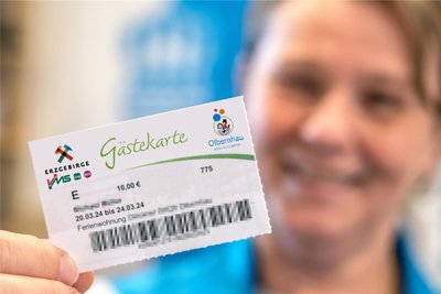 Mit der Gästekarte können Touristen künftig kostenlos den Nahverkehr in Olbernhau und Marienberg nutzen.