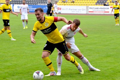 Während seiner Zeit beim VFC Plauen trug Marian Albustin sogar die Kapitänsbinde. Das Foto entstand im Jahr 2020.