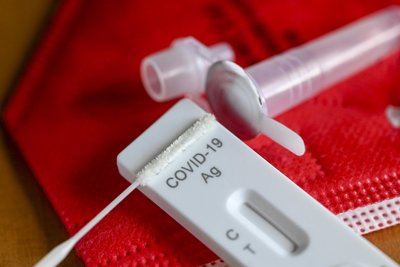 Mit einem Antigentest lässt sich Covid-19 schnell nachweisen.