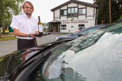 Enrico Todt ist Inhaber des Lokals „Zum Holzfäller“ in Mehltheuer.