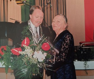Bei der Verleihung der Ehrenbürgerwürde durch Oberbürgermeister Rainer Eichhorn am 9. Januar 1998. 