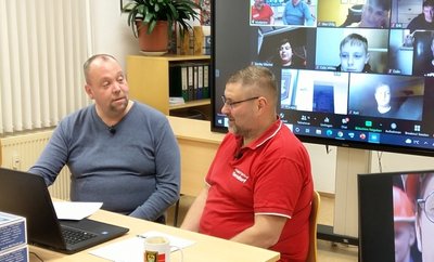 Durch die Pandemie hat sich bei der Onlineausbildung eine Kooperation der Jugendfeuerwehrwarte entwickelt. Im Foto der Lugauer Frank Thümmel (links) und der Gersdorfer René Uhlig. 
