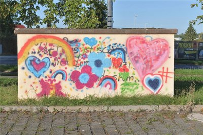 Graffitikunst des Präventionsprojekts am Trafohaus, Parkplatz Penny Markt, Leipziger Straße.