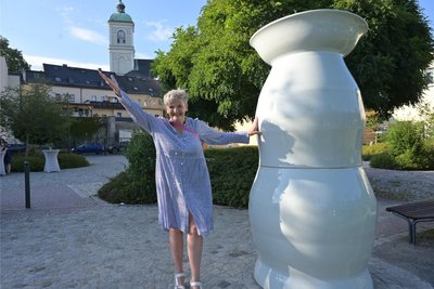 „Monumentale Porzellane“ der Künstlerin Uli Aigner in Lößnitz.