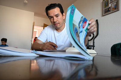 Jetzt ist Lernen angesagt. Otman Augusto Quintero Ortiz besucht einen Spezialsprachkurs und will dann seine Facharztausbildung beginnen.