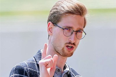 Marvin Klotzkowsky, kaufmännischer Geschäftsführer des FSV Zwickau, kann sich über mangelnde Arbeit derzeit nicht beschweren. Der Verein befindet sich in einer finanziell prekären Lage. 
