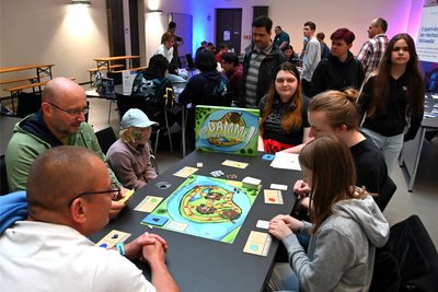 Auch die von Studenten erdachten Brettspiele waren zur Nacht der Wissenschaften an der Hochschule gefragt.