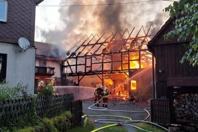 Arnsgrün: Der Großbrand am 20. Juni 2025 hat das Einsatzjahr von Adorfs Feuerwehr mit geprägt.