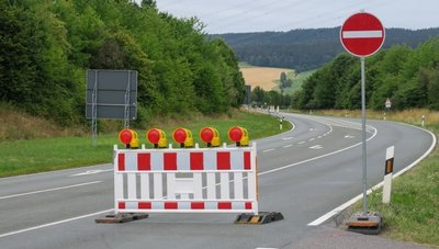 Seit Mittwoch halbseitig gesperrt: der Autobahnzubringer Zwönitz kurz nach der Abfahrt Stollberger Straße. 