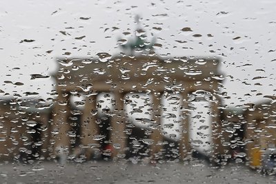 Wenn es in Berlin regnet, belastet unter anderem viel wertvolles Regenwasser dank Mischwasserkanälen gemeinsam mit dem Abwasser die Kläranlagen. Bauliche Maßnahmen sollen das künftig verhindern helfen. 
