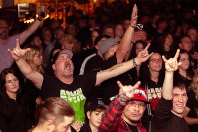 Rockmusikfans in ihrem Element: Die Konzerte waren 2024 restlos ausverkauft.