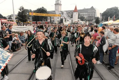 Das Bild entstand 1997 beim Festumzug zum Tag der Sachsen in Plauen.