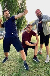 Thomas Martiens, Frank Tonmann und Sebastian Graage (von links) nehmen für den Podcast "Eulen vor die Säue" kein Blatt vor den Mund. Am Samstag nehmen sie in Zwickau ihre 50. Folge auf. 